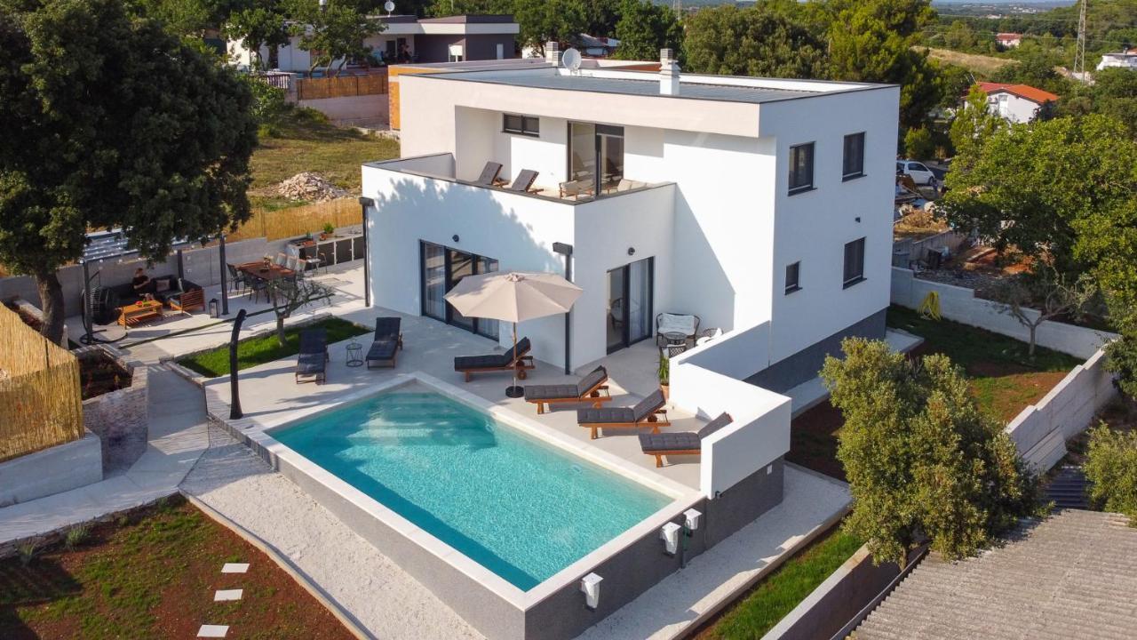 Vila Hana Пула Екстериор снимка